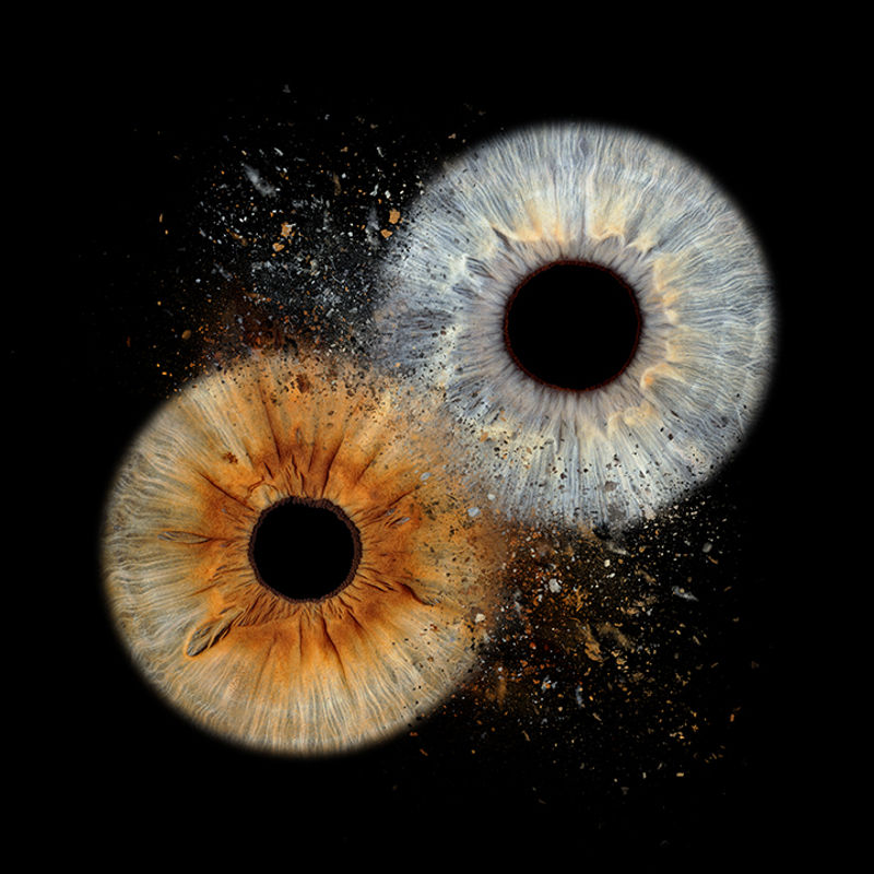 Iris-Kunstwerk in harmonischem Zusammenspiel zweier Augen