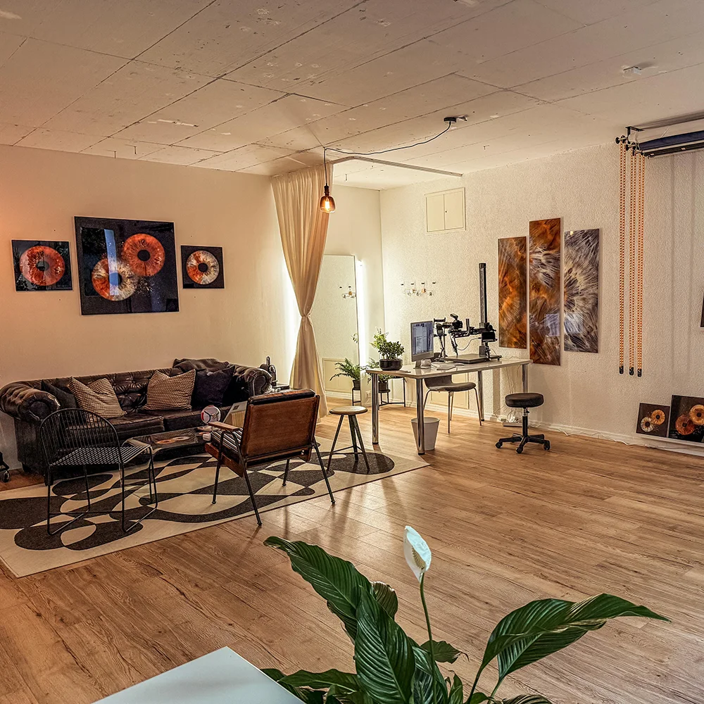 Iris Foto Schweiz Studio mit professioneller Makro-Kamera