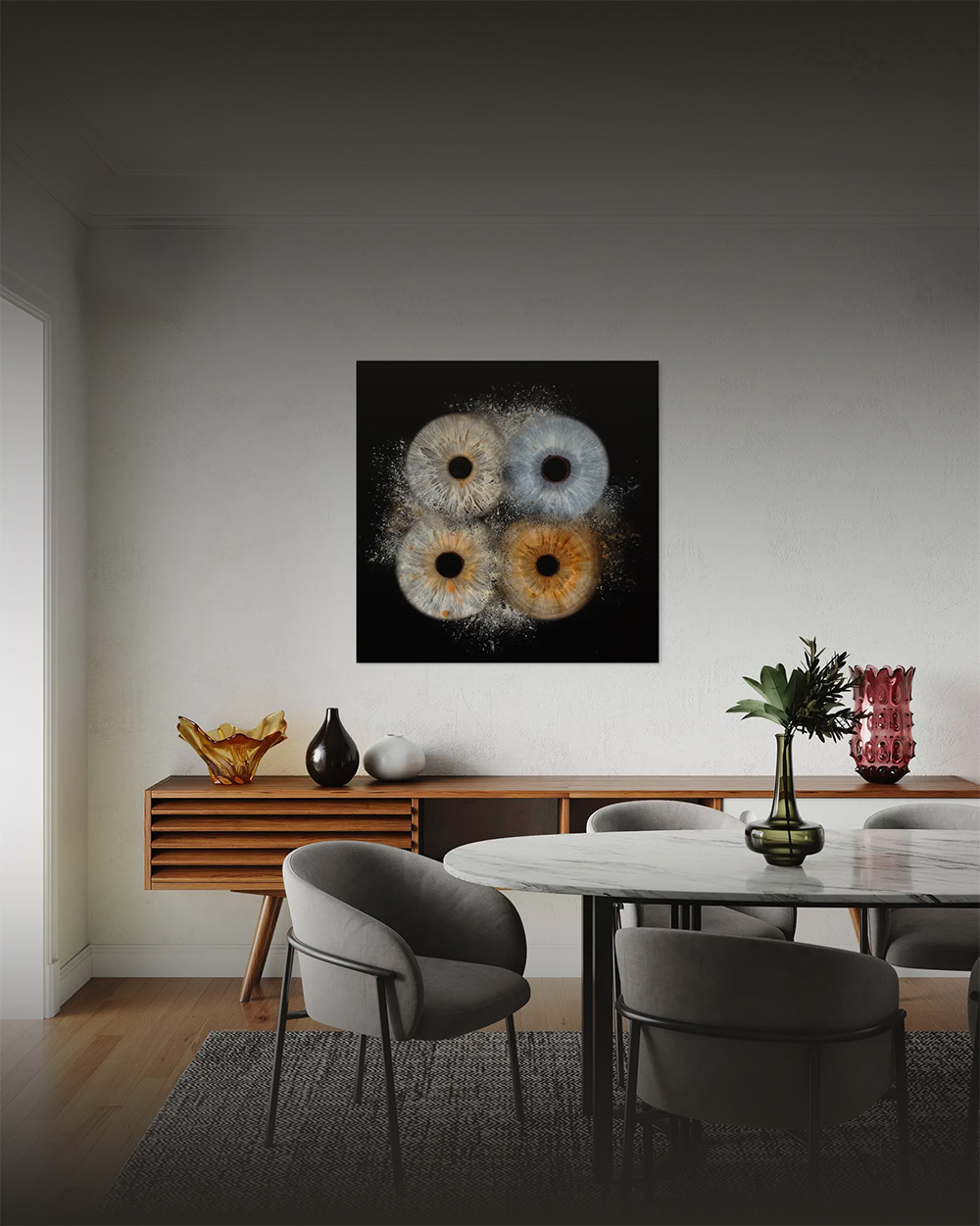Iris Wandbilder Dekoration im gemütlichen Studio-Ambiente